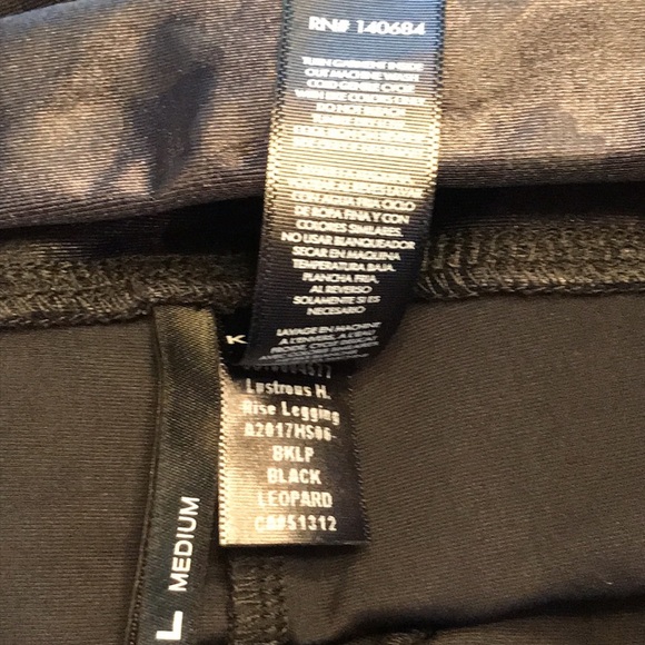 Koral Lustrous High Rise Leggings in Black Leopard BNWT​ - Picture 9 of 9
